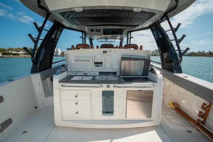 2023 Boston Whaler 420 Outrage