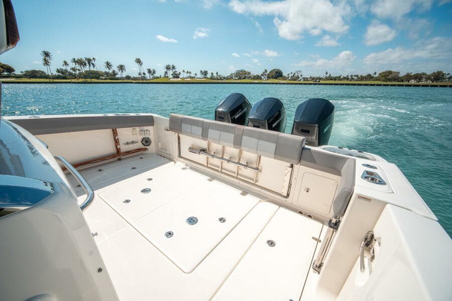 2023 Boston Whaler 420 Outrage