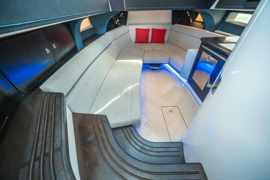 2023 Boston Whaler 420 Outrage