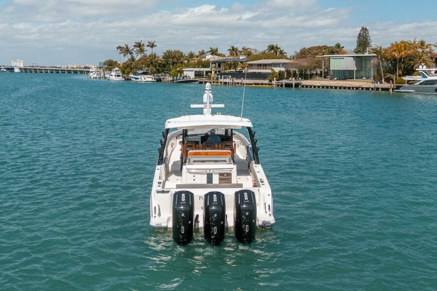 2023 Boston Whaler 420 Outrage