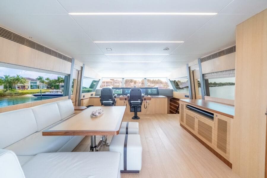 Horizon FD80 SHERI LYNN - Bridge Deck 