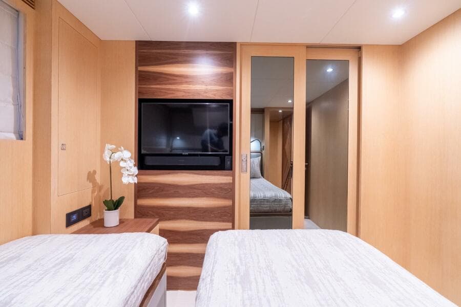 Horizon FD80 SHERI LYNN - Guest Stateroom Twin