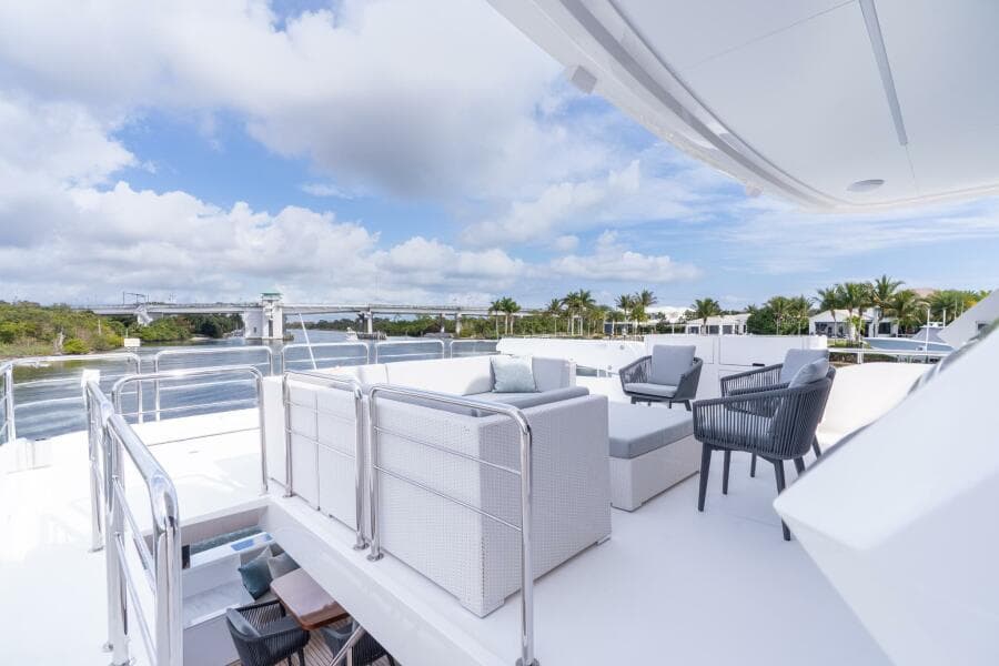 Horizon FD80 SHERI LYNN - Exterior Flybridge Aft