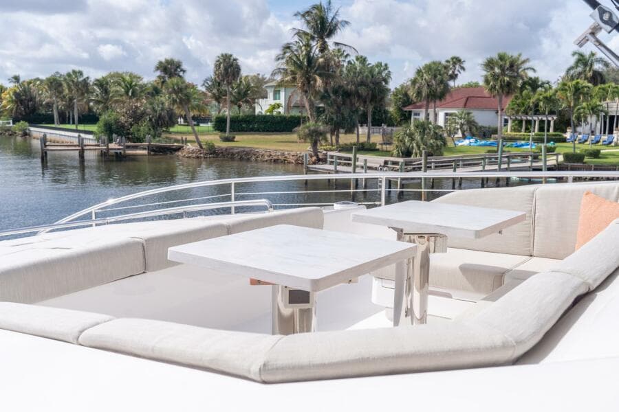 Horizon FD80 SHERI LYNN - Exterior Bow