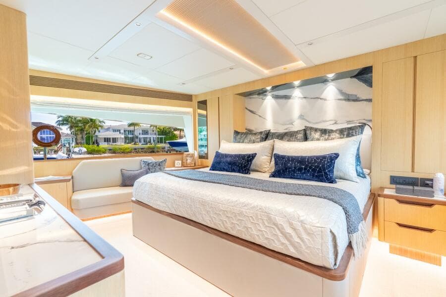 Horizon FD80 SHERI LYNN - Master Stateroom