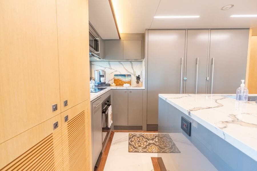 Horizon FD80 SHERI LYNN - Galley