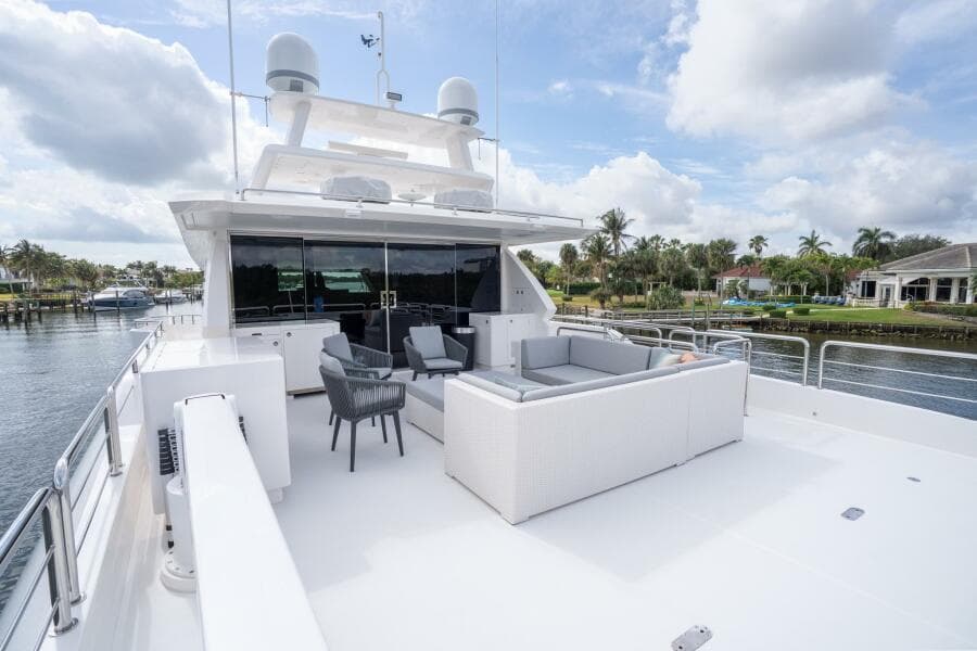 Horizon FD80 SHERI LYNN - Exterior Flybridge Aft