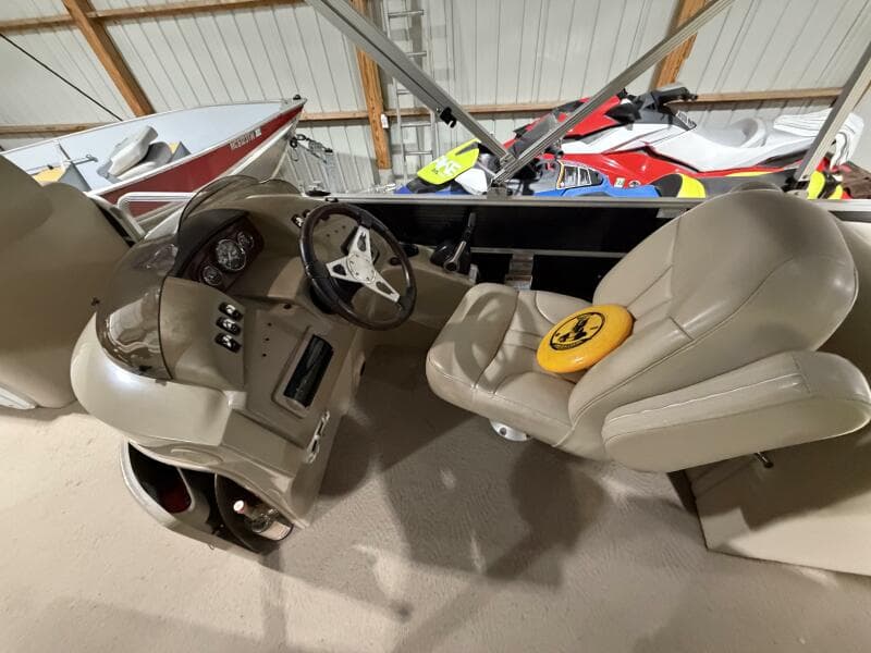 2011 Bennington 2554 GCW