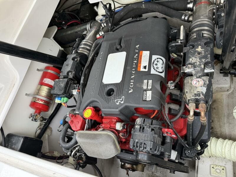 Volvo-Penta-8.1-Gi-375HP-Engine-Four-Winns-250