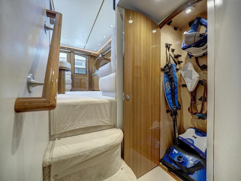 2017 Viking 52 Convertible 