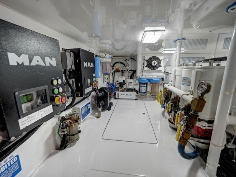 2017 Viking 52 Convertible 