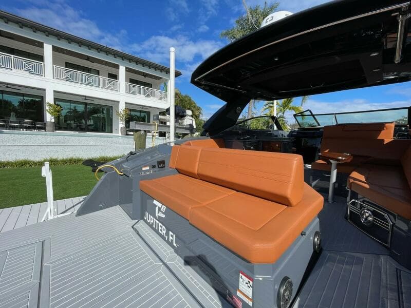 Cruisers Yachts 38 GLS -