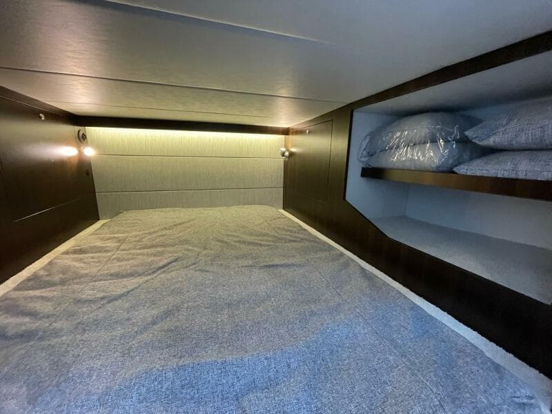 Cruisers Yachts 38 GLS -