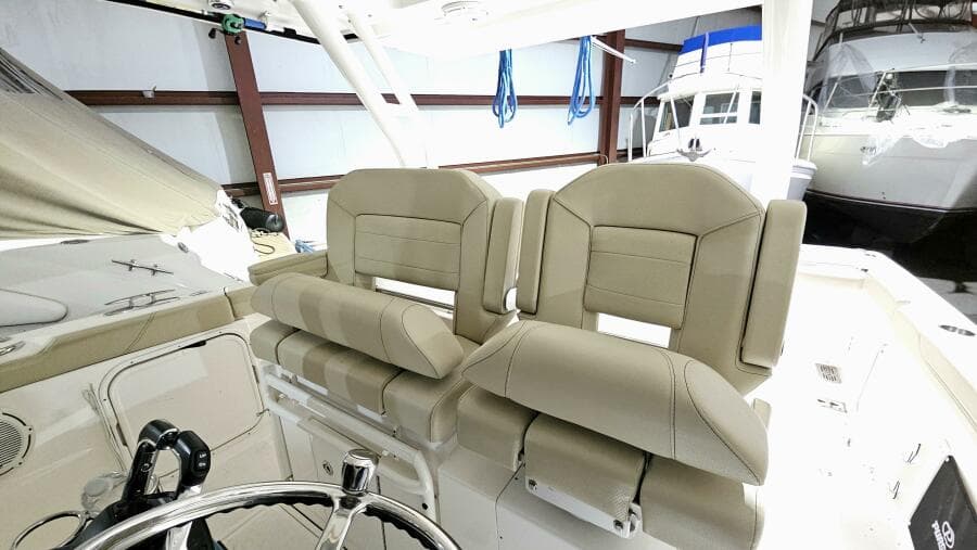 2018 Pursuit 328 Sport