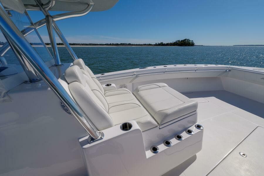 SeaHunter 38 Reel Escape- Forward Seating