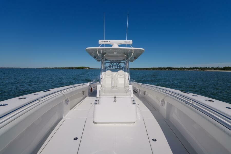 SeaHunter 38 Reel Escape- Forward Seating