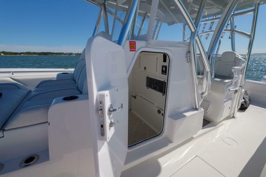 SeaHunter 38 Reel Escape- Center Console