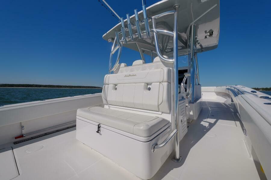 SeaHunter 38 Reel Escape- Cockpit Seating
