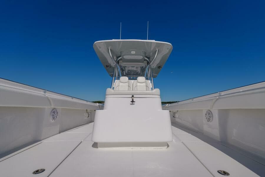 SeaHunter 38 Reel Escape- Forward Seating