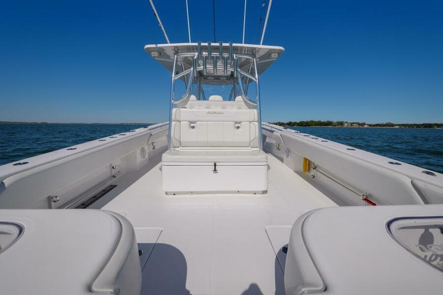 SeaHunter 38 Reel Escape- Forward Seating