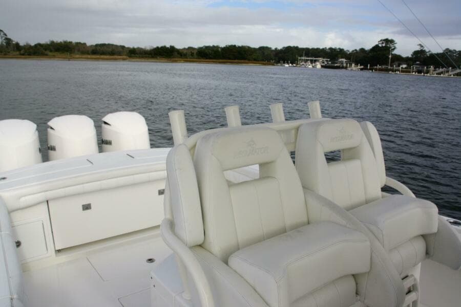 Regulator 34 Perchy- Cockpit