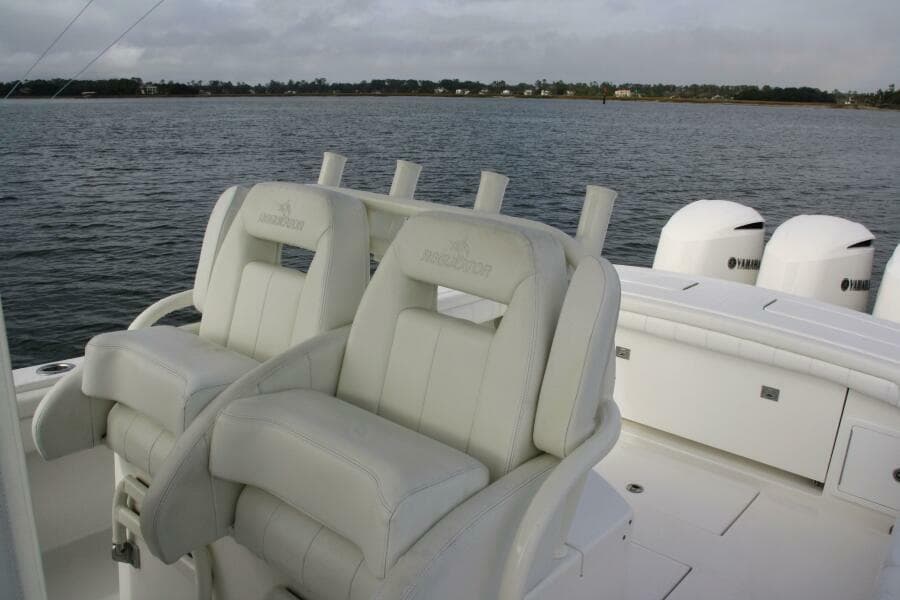 Regulator 34 Perchy- Cockpit