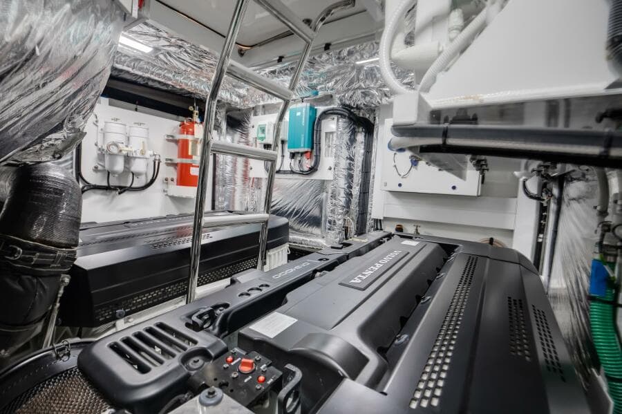 Princess V55 - Mermoo Too - Engine Room