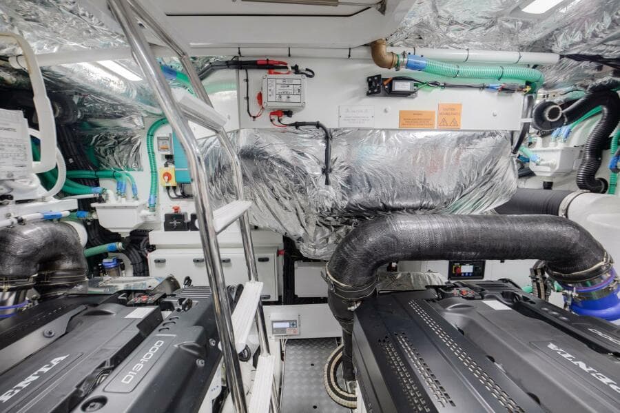 Princess V55 - Mermoo Too - Engine Room