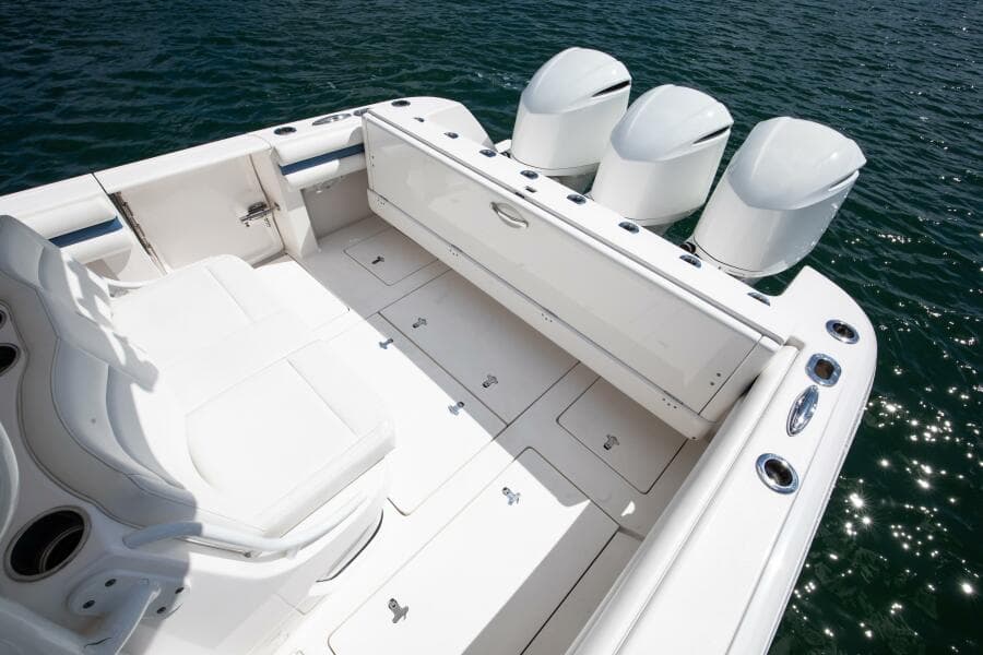 Intrepid 375 - Seating