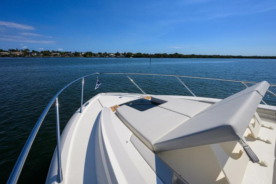 Tiara 43 - Bow Seating