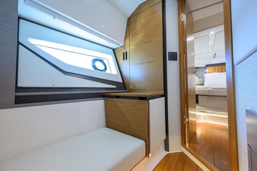 Tiara 43 - Cabin Seating