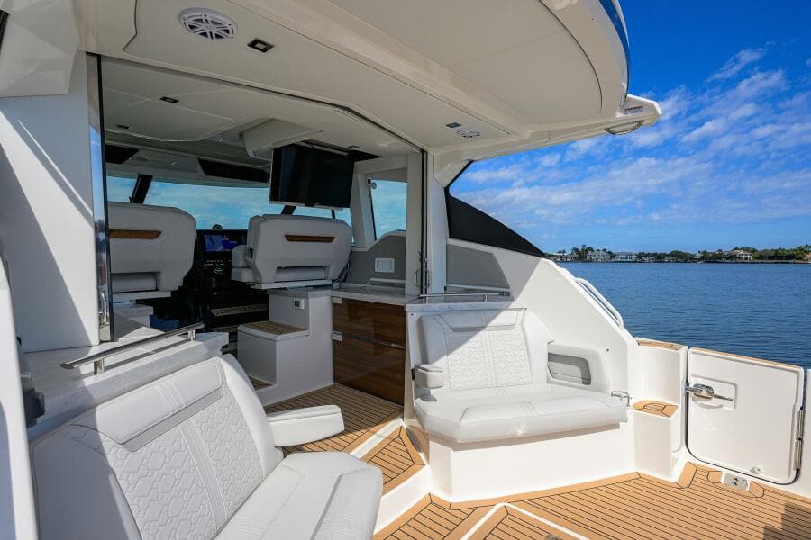 Tiara 43 - Aft Deck Seating