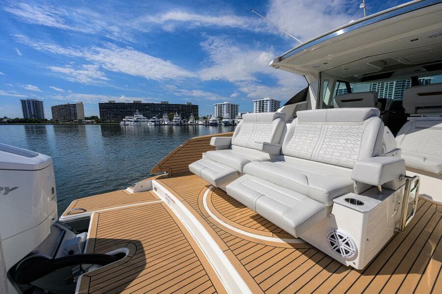 Tiara 43 - Aft Deck Seating
