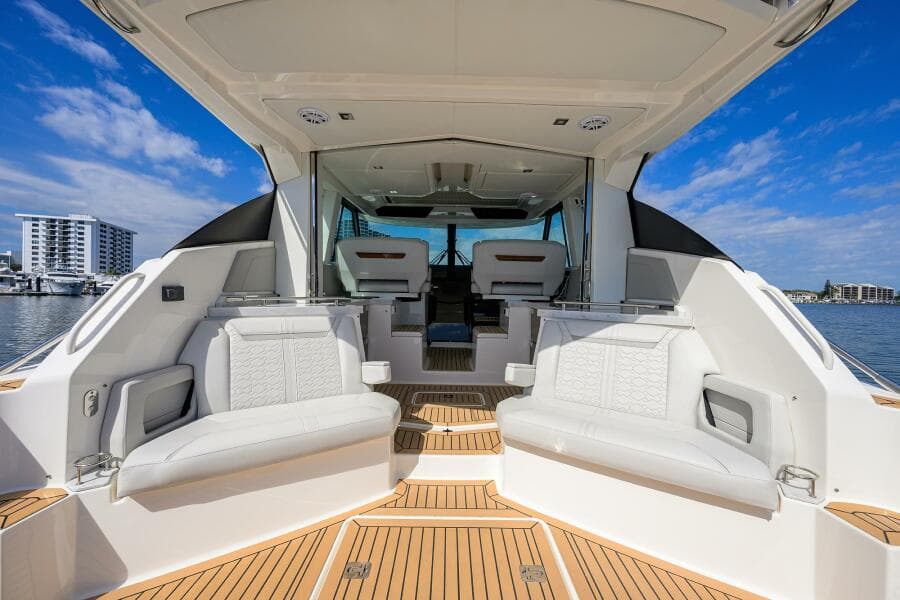 Tiara 43 - Aft Deck Seating
