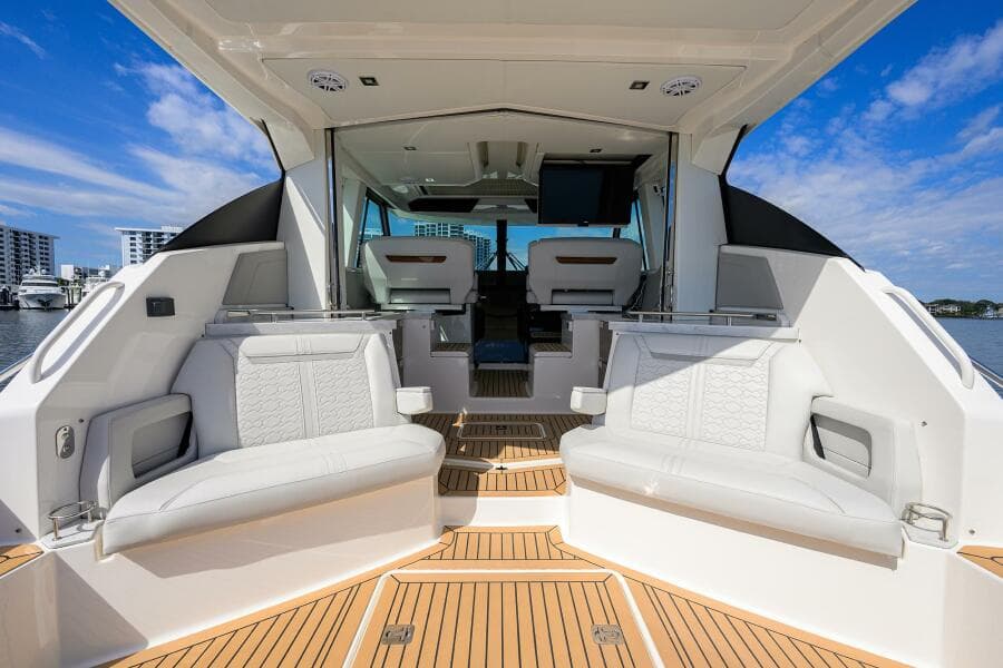 Tiara 43 - Aft Deck Seating