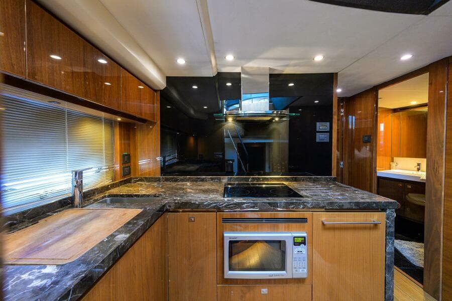 2013 Princess V72 Express Yacht - Photo 32