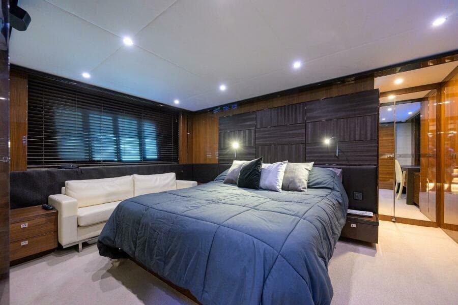 2013 Princess V72 Express Yacht - Photo 34