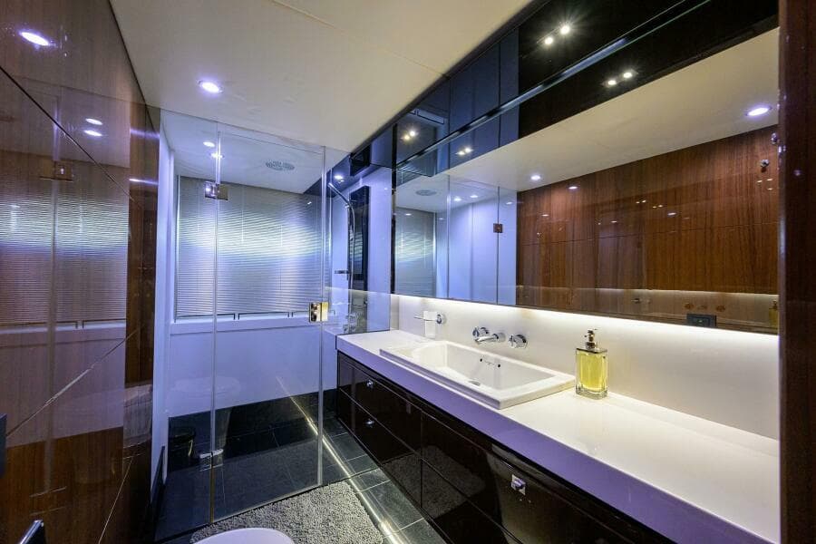 2013 Princess V72 Express Yacht - Photo 40