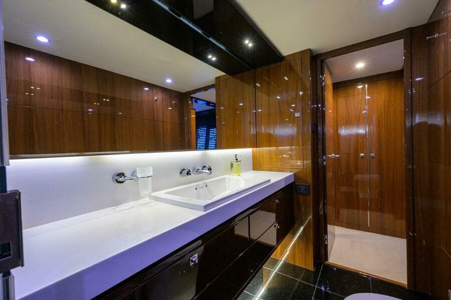 2013 Princess V72 Express Yacht - Photo 42