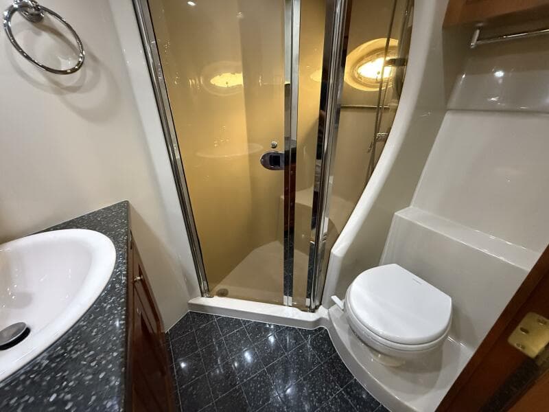 2007 Cruisers Yachts 560 Express