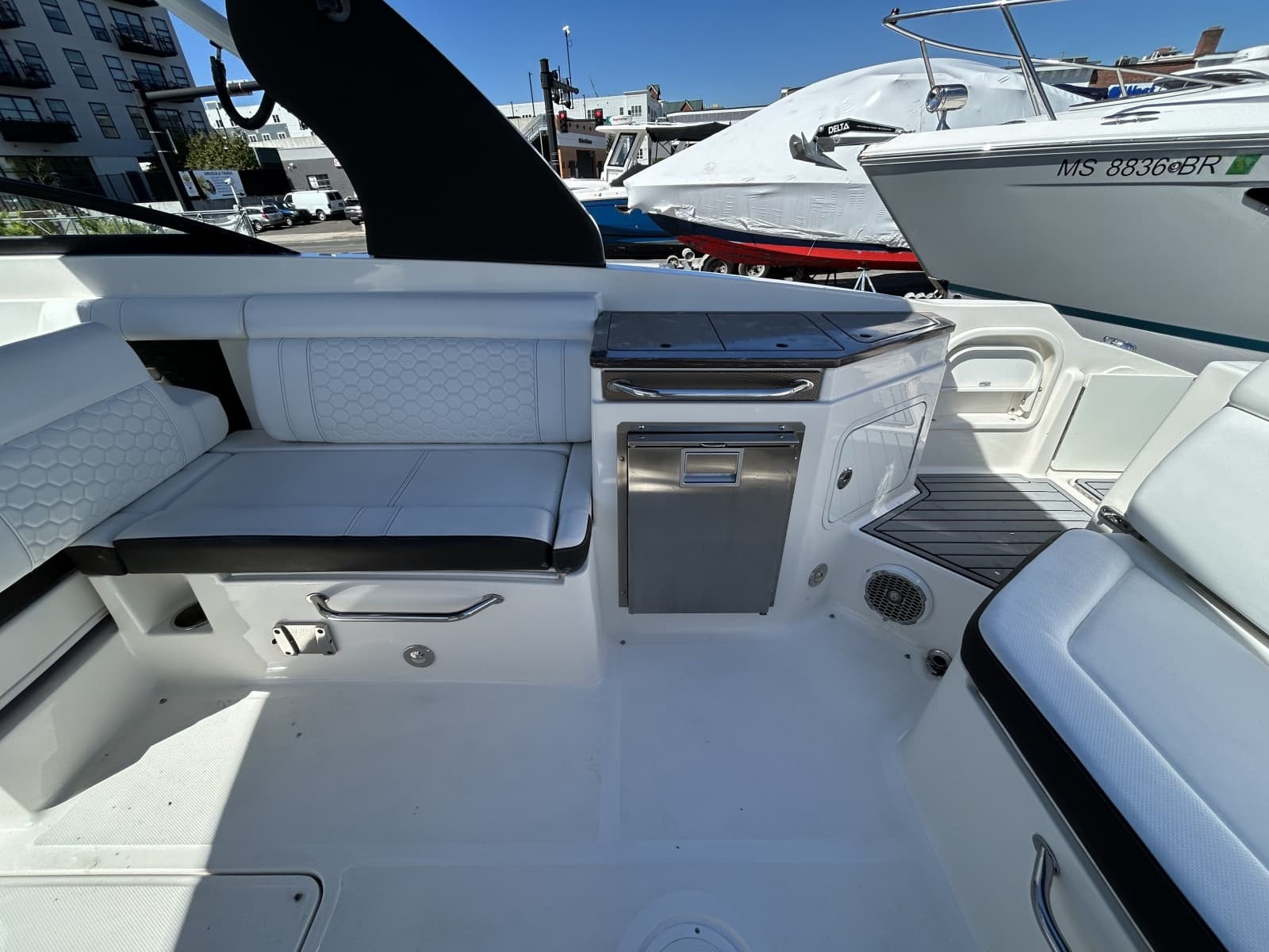 2018 Sea Ray SDX 290 Outboard - Photo 7