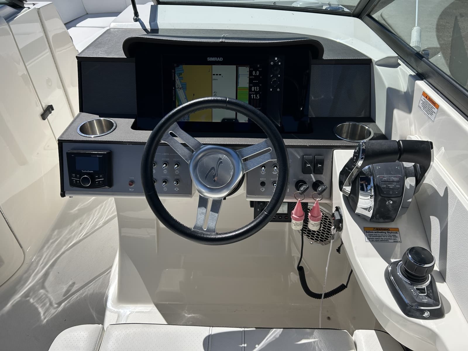 2018 Sea Ray SDX 290 Outboard - Photo 10