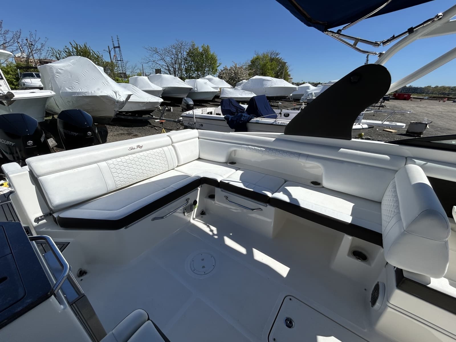 2018 Sea Ray SDX 290 Outboard - Photo 5