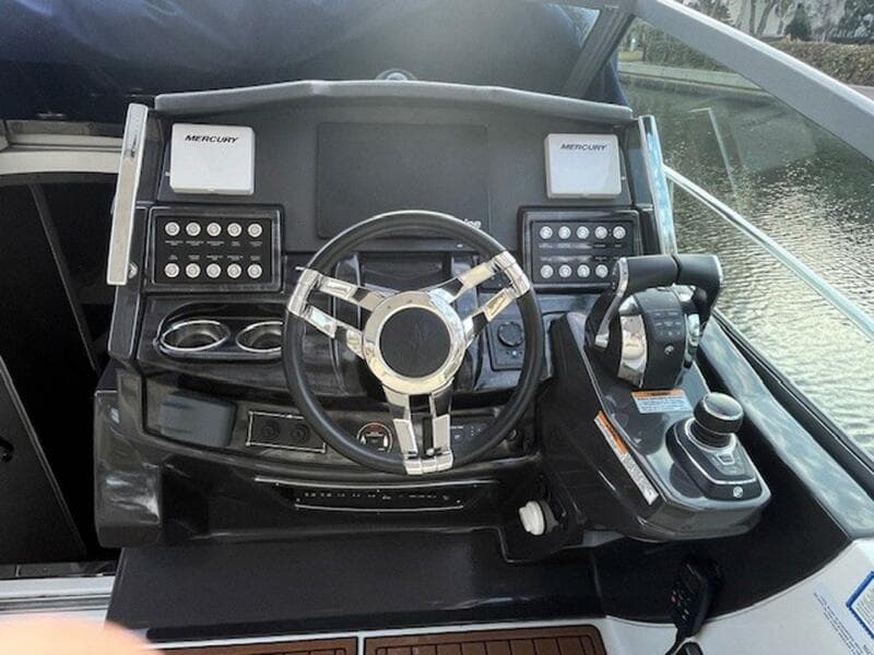 2018 Monterey 335 Sport Yacht