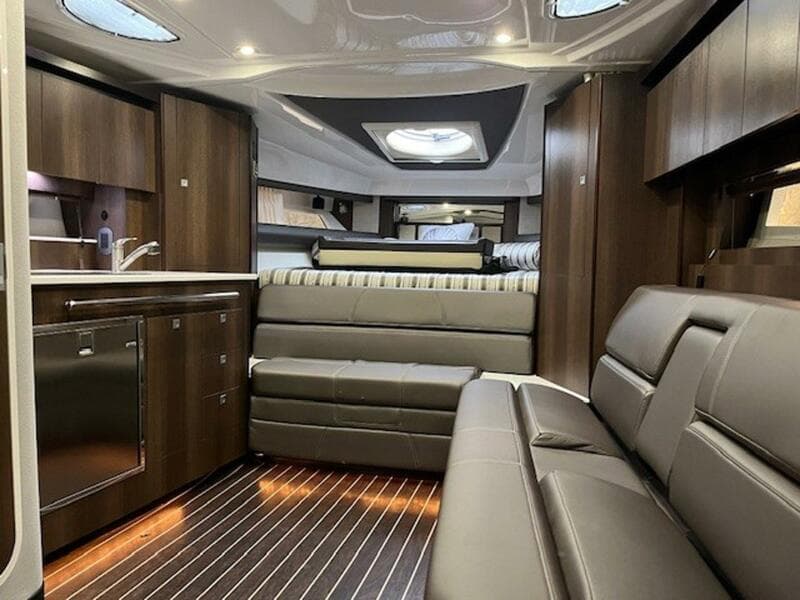 2018 Monterey 335 Sport Yacht