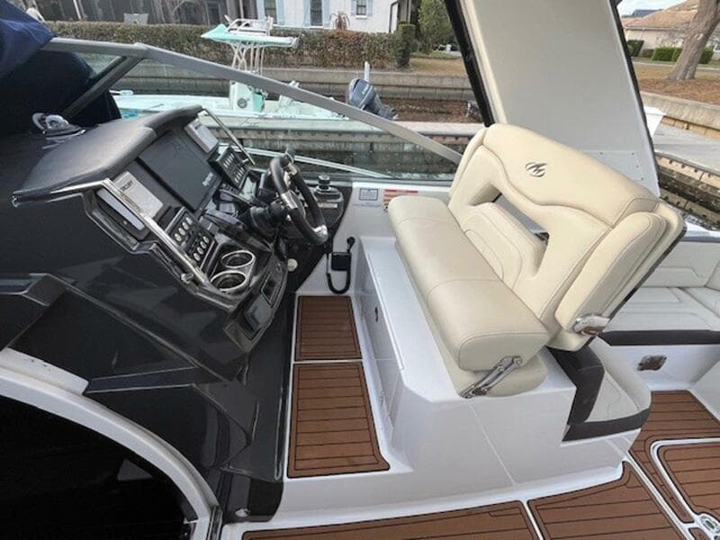 2018 Monterey 335 Sport Yacht