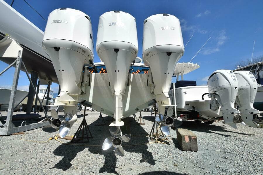 2018 Regulator 34 SS