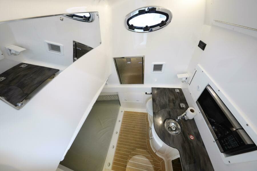 2018 Regulator 34 SS