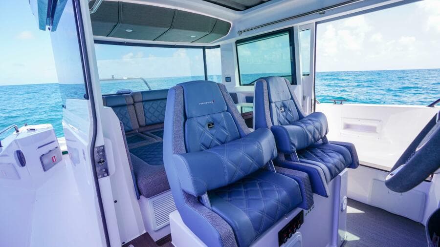 2024 Axopar 37 XC Cross Cabin