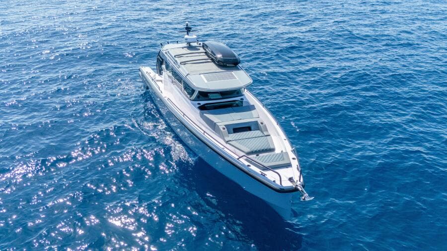 2024 Axopar 37 XC Cross Cabin